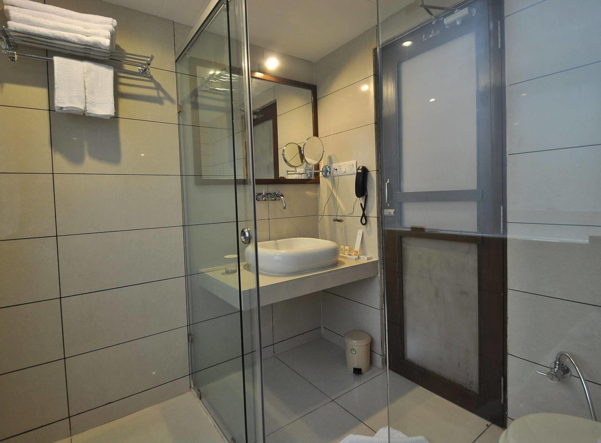 Le Grande Residency -Unmarried Couples Are Not Allowed Ahmedabad Luaran gambar